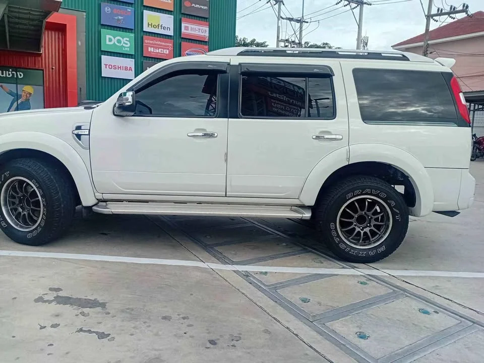 2010 Ford Everest I 3