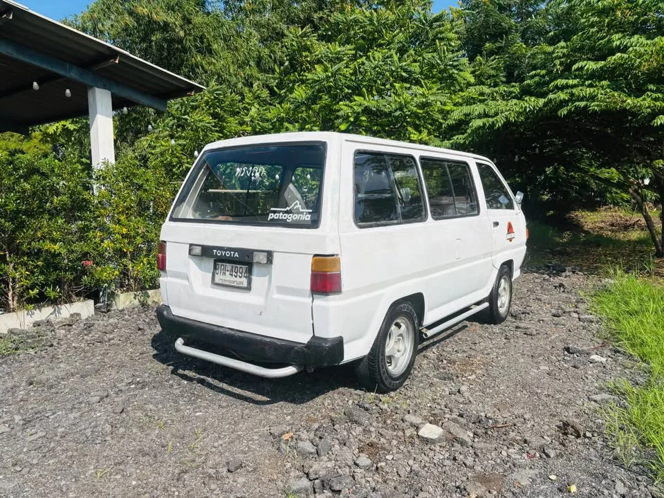 1996 Nissan Frontier I 3