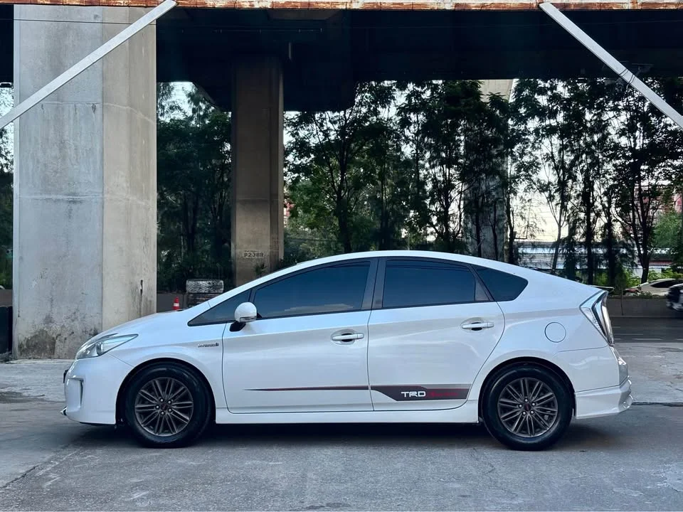 2013 Toyota Prius III 3