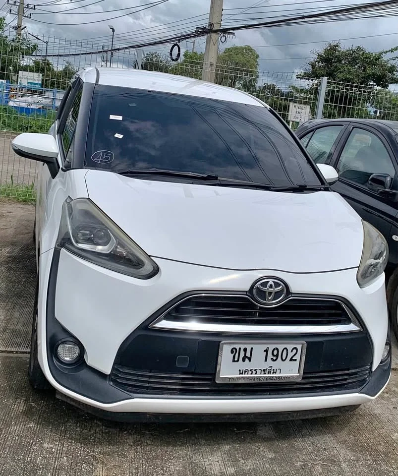 Toyota Sienta II 2