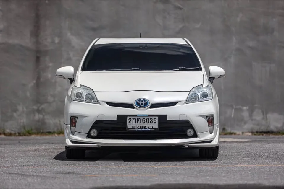 2013 Toyota Prius III 2