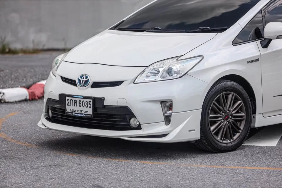 2013 Toyota Prius III 3
