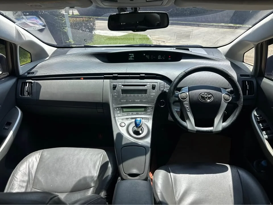 2010 Toyota Prius III 3