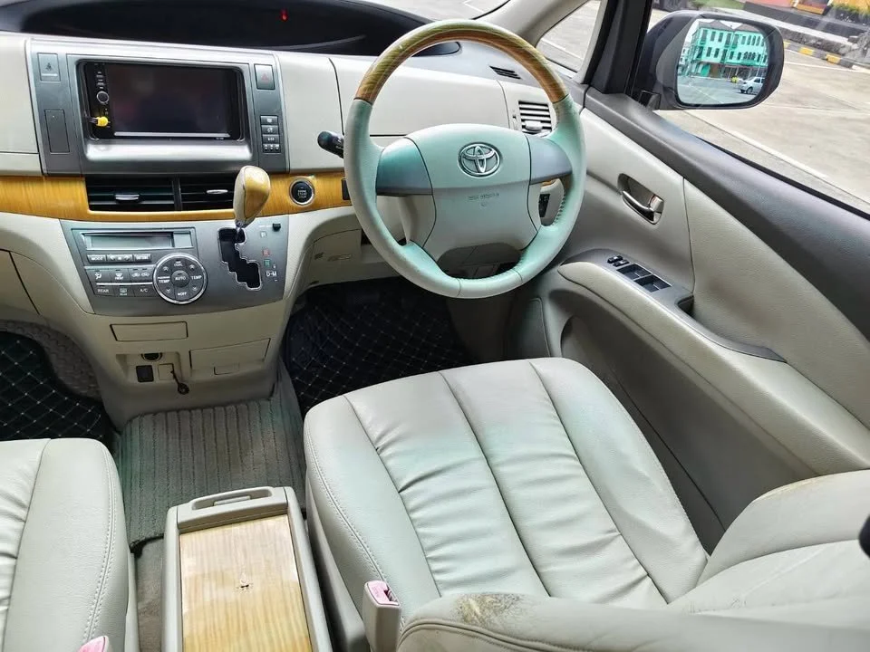 2010 Toyota Estima III 2