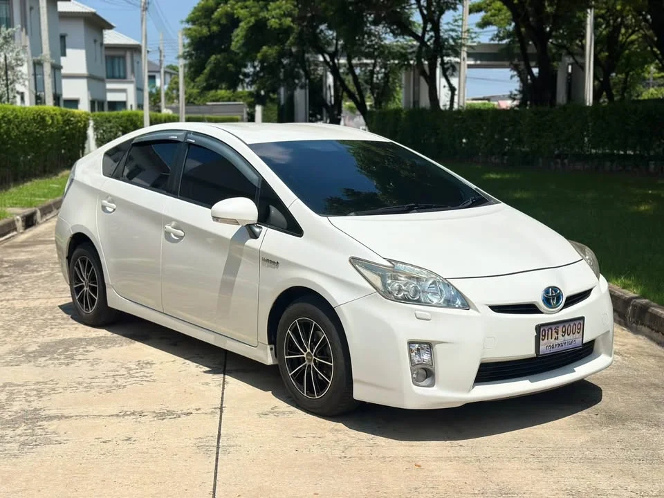 2010 Toyota Prius III 3