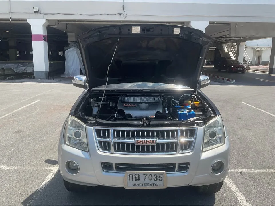 2008 Isuzu MU-7 2