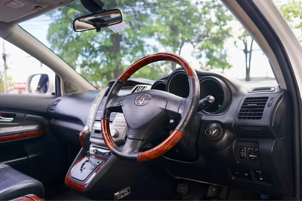 2003 Toyota Harrier II 2