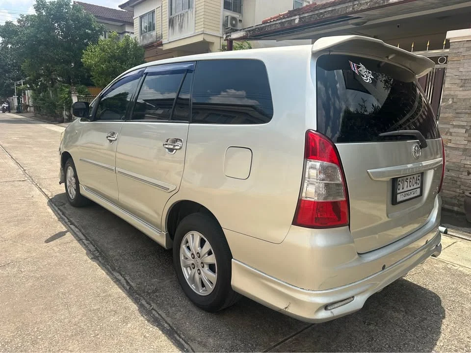 2013 Toyota Innova I 2