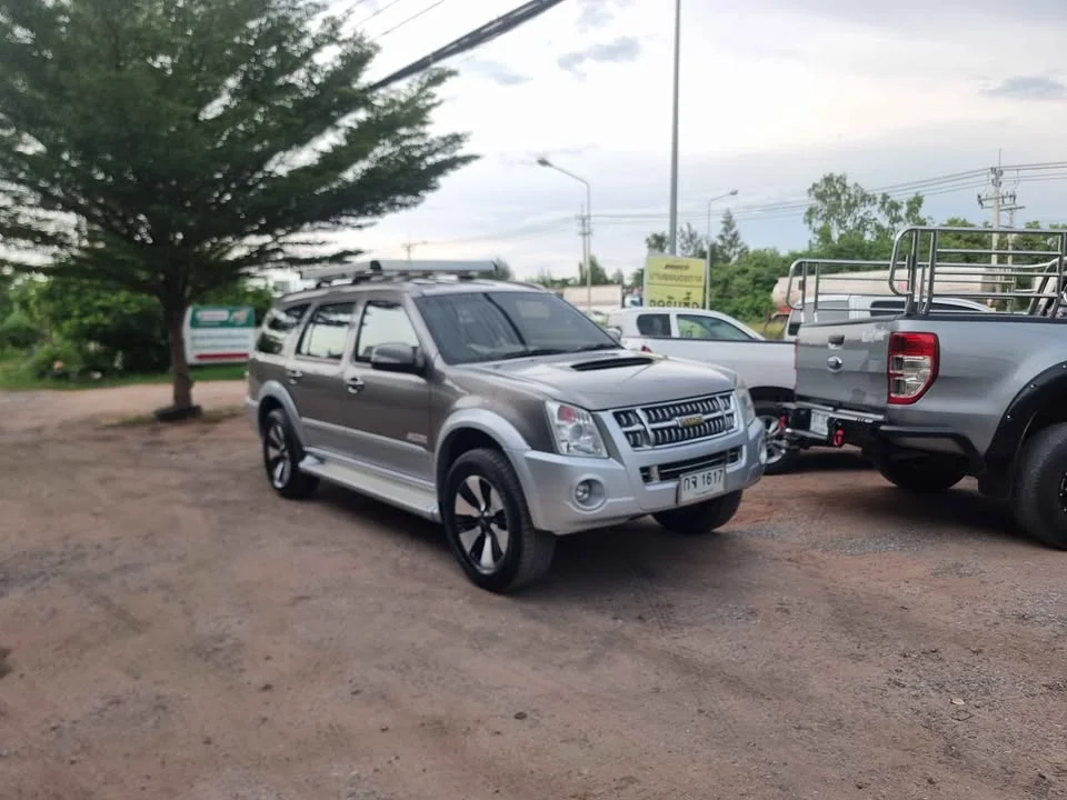 2007 Isuzu MU-7 2