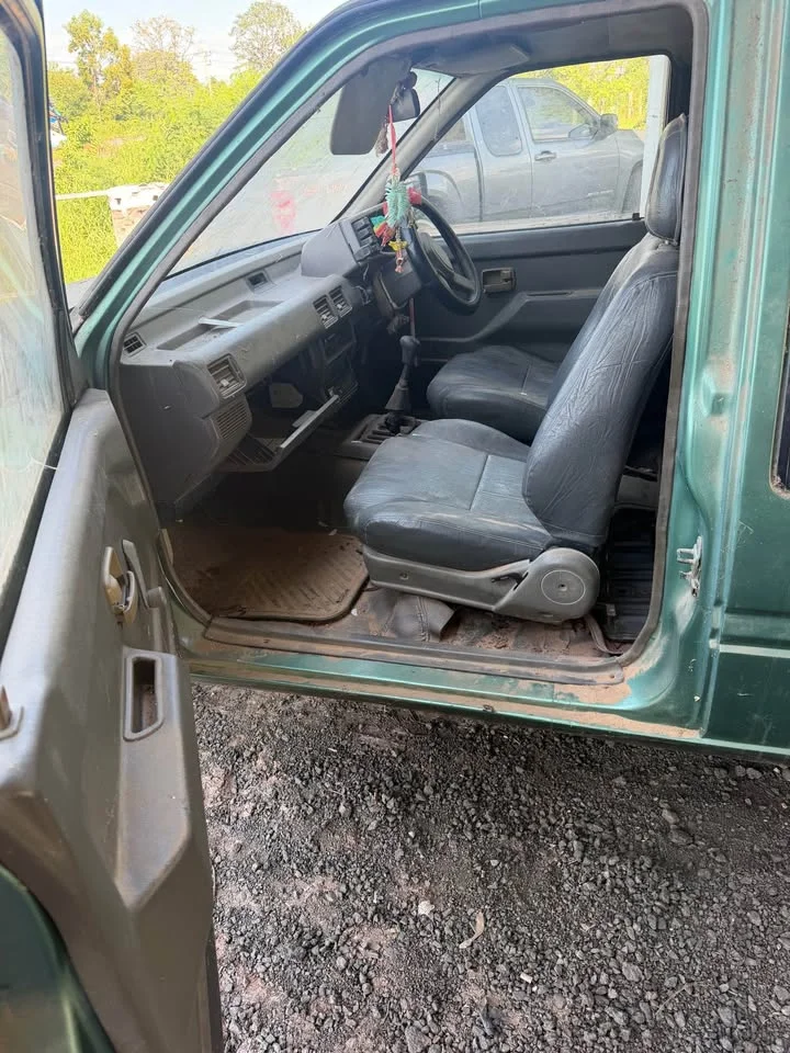 1996 Isuzu TFR III 2
