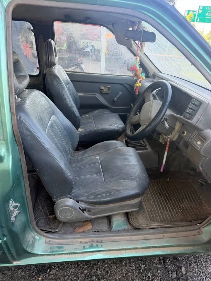 1996 Isuzu TFR III 3
