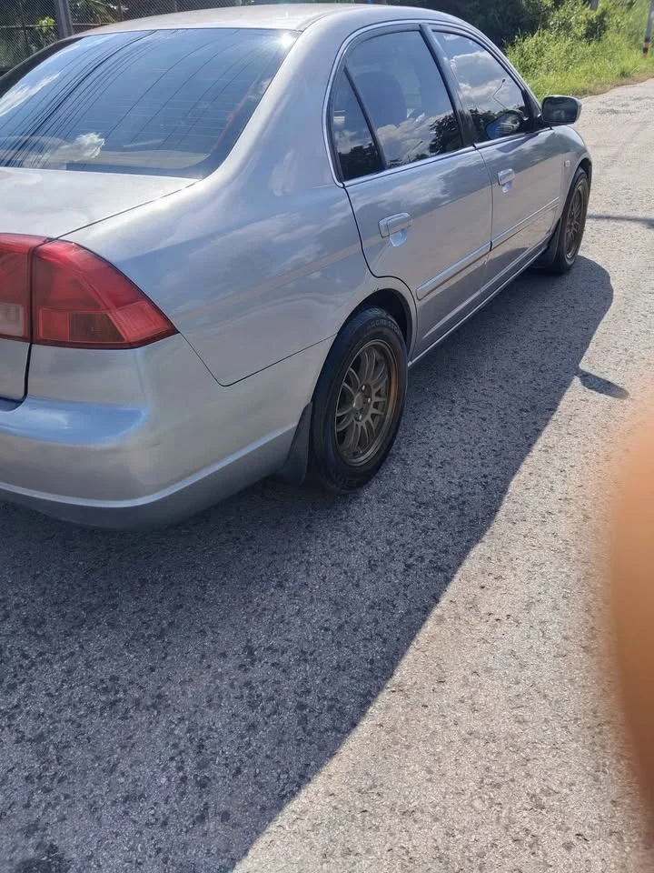 2004 Honda Civic VII 3