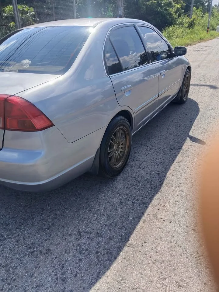 2004 Honda Civic VII 2