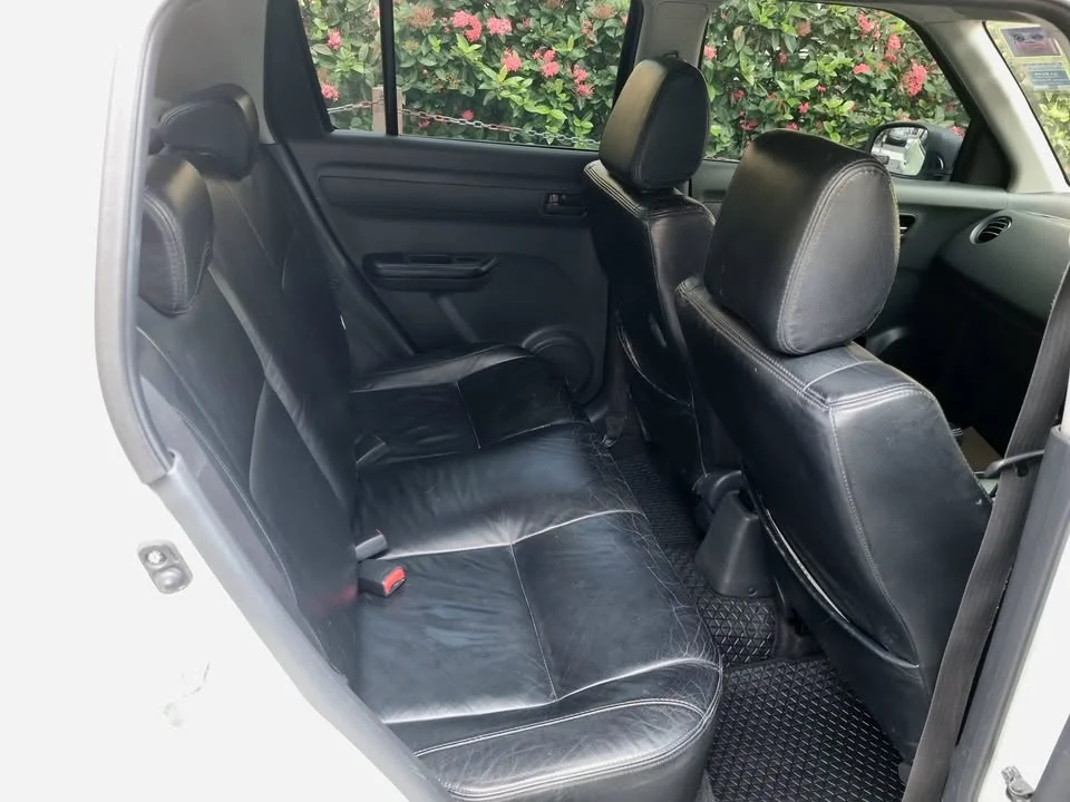 2010 Suzuki Swift I 3