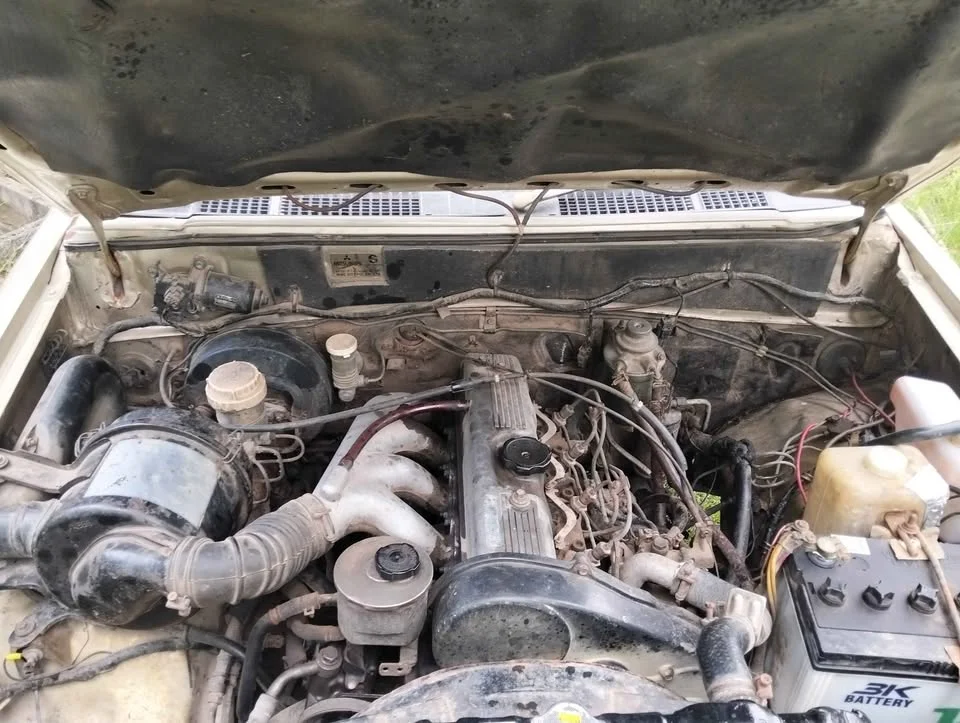 1990 Mitsubishi Triton II 3