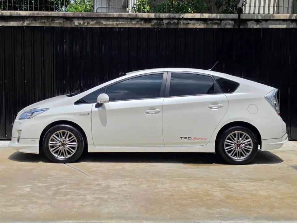 2011 Toyota Prius III 2