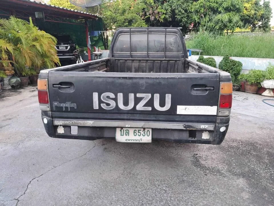 1990 Isuzu TFR III 2