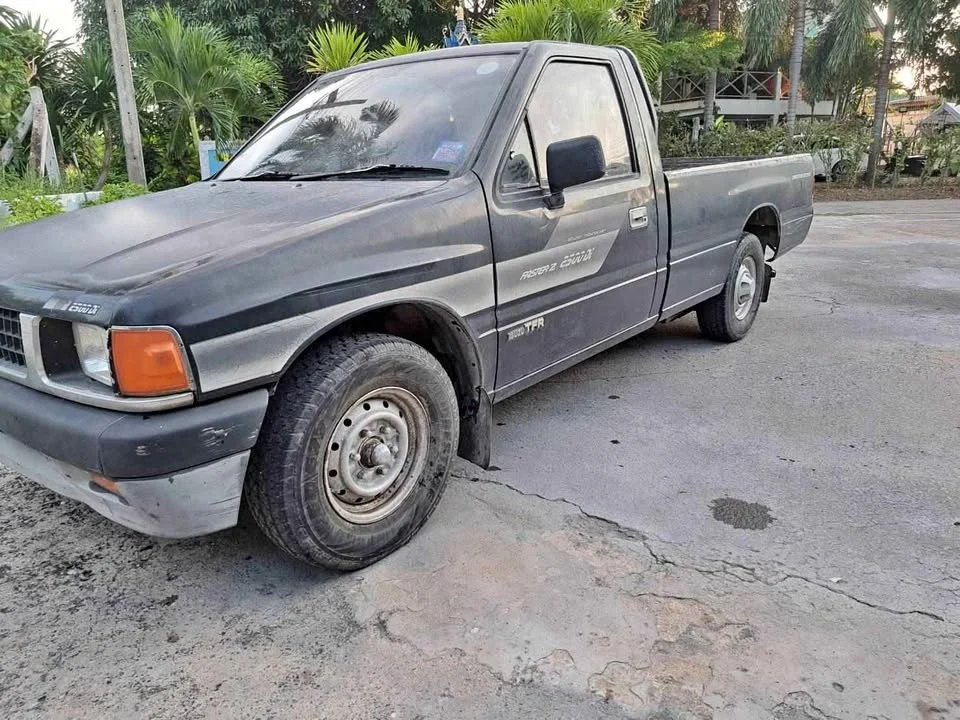 1990 Isuzu TFR III 3