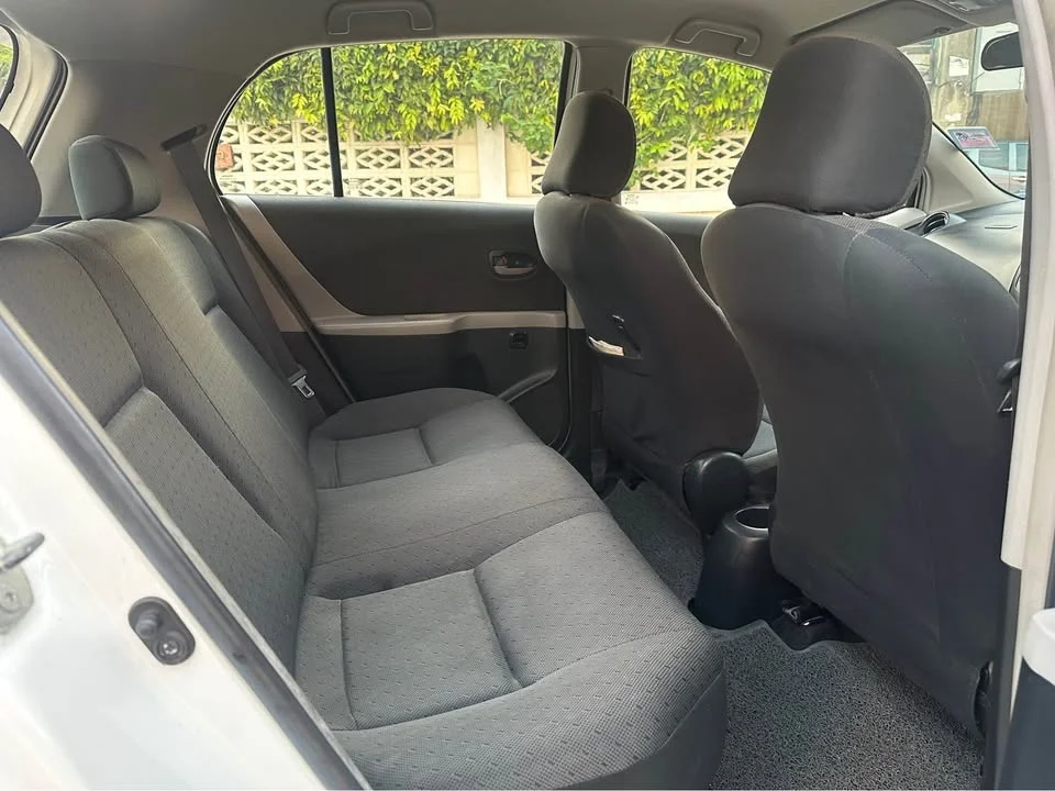 2012 Toyota Yaris II 2