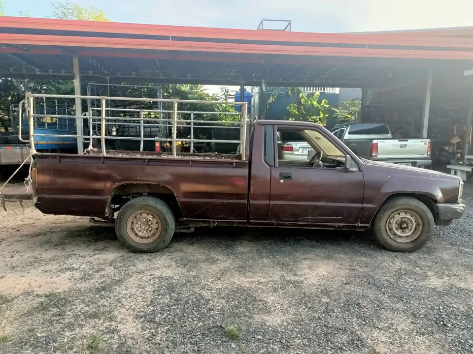 2000 Mitsubishi Triton II 3