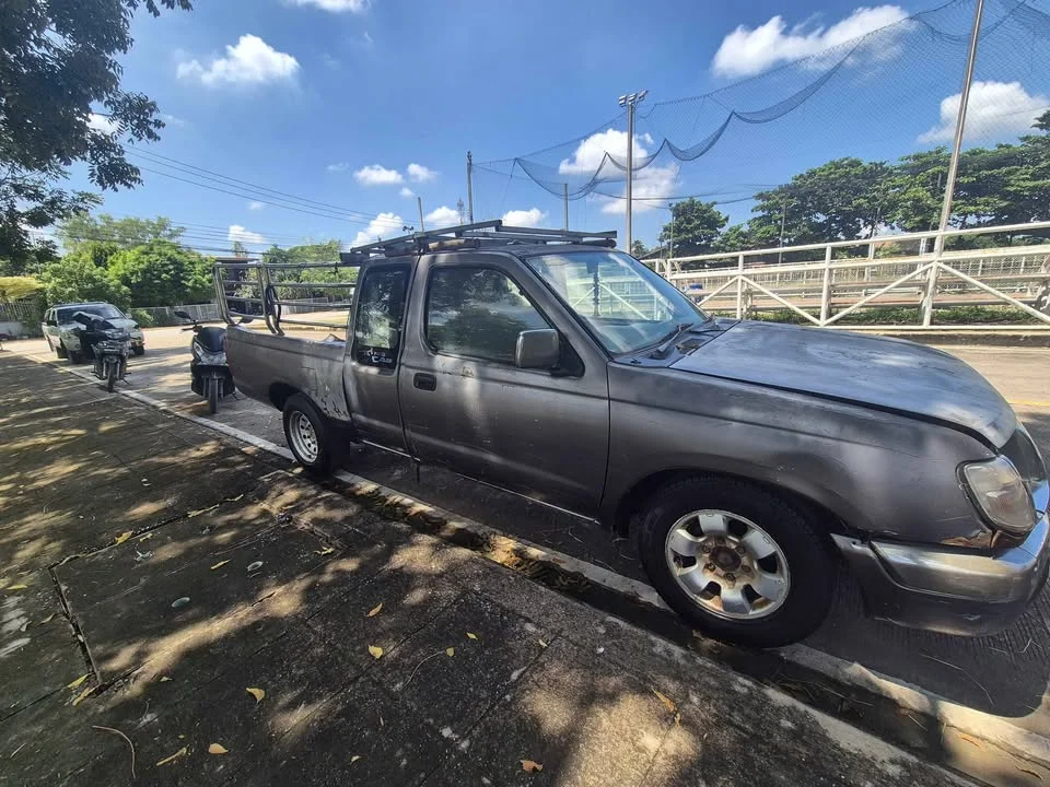2006 Nissan Frontier I 3