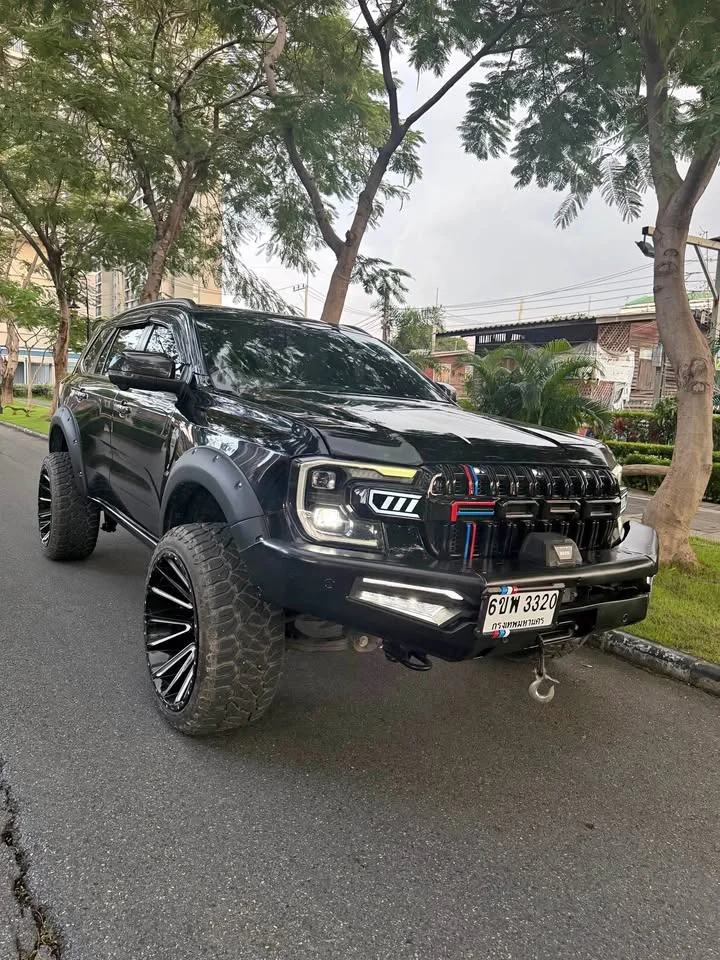 2023 Ford Everest III 2