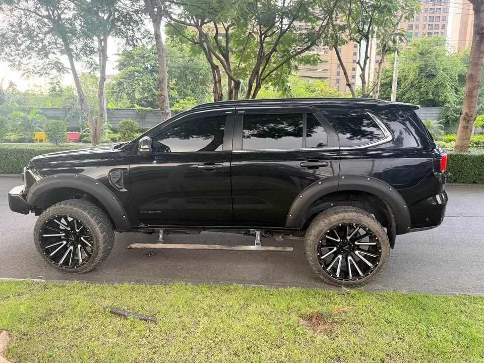 2023 Ford Everest III 3