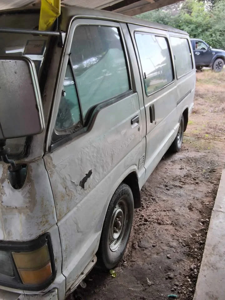 1996 Toyota Commuter III 2