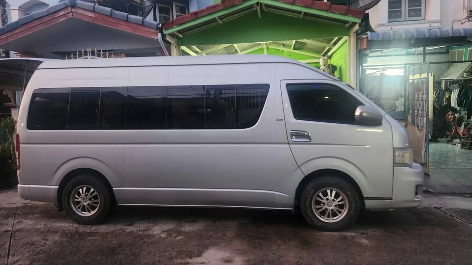 2009 Toyota Commuter V (H200) 2