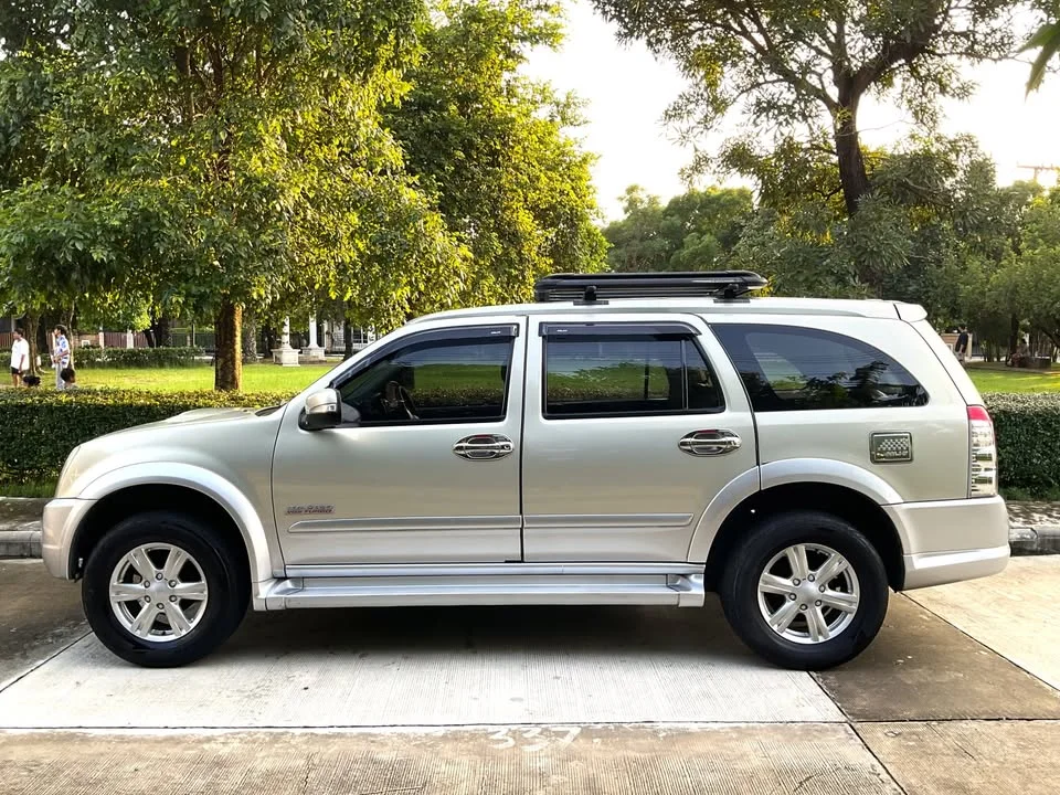 2008 Isuzu MU-7 2
