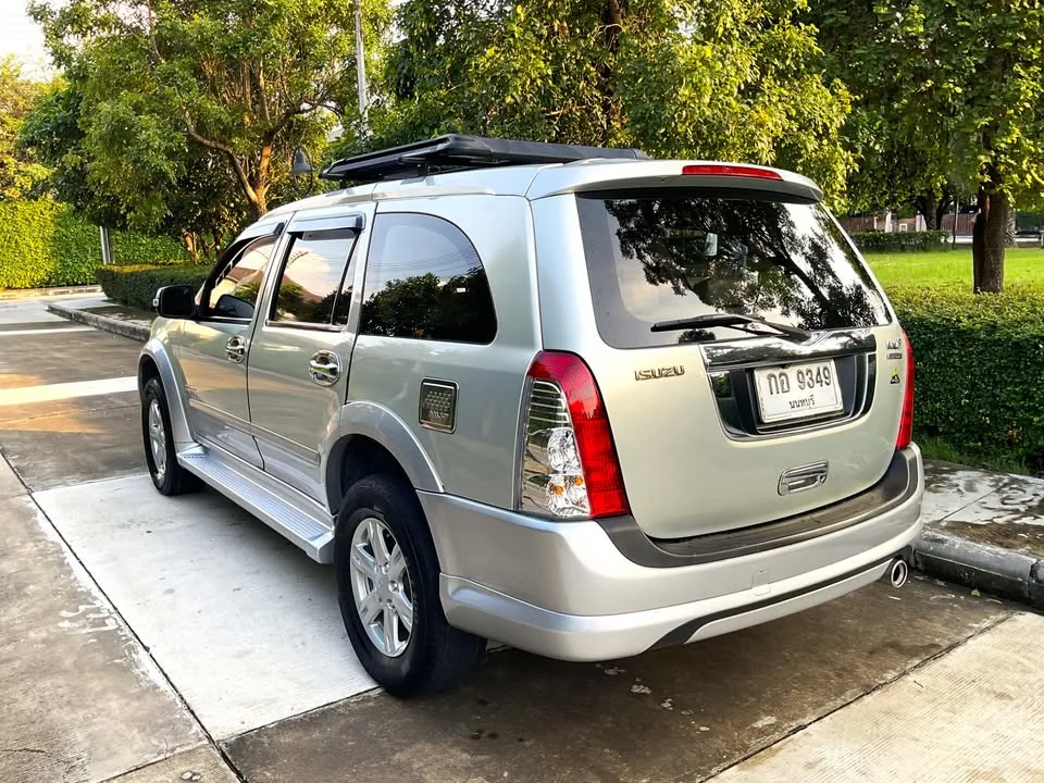 2008 Isuzu MU-7 3