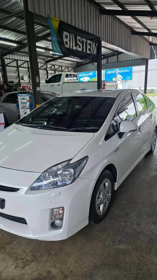2011 Toyota Prius III 3