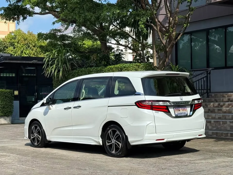 2016 Honda Odyssey V 3