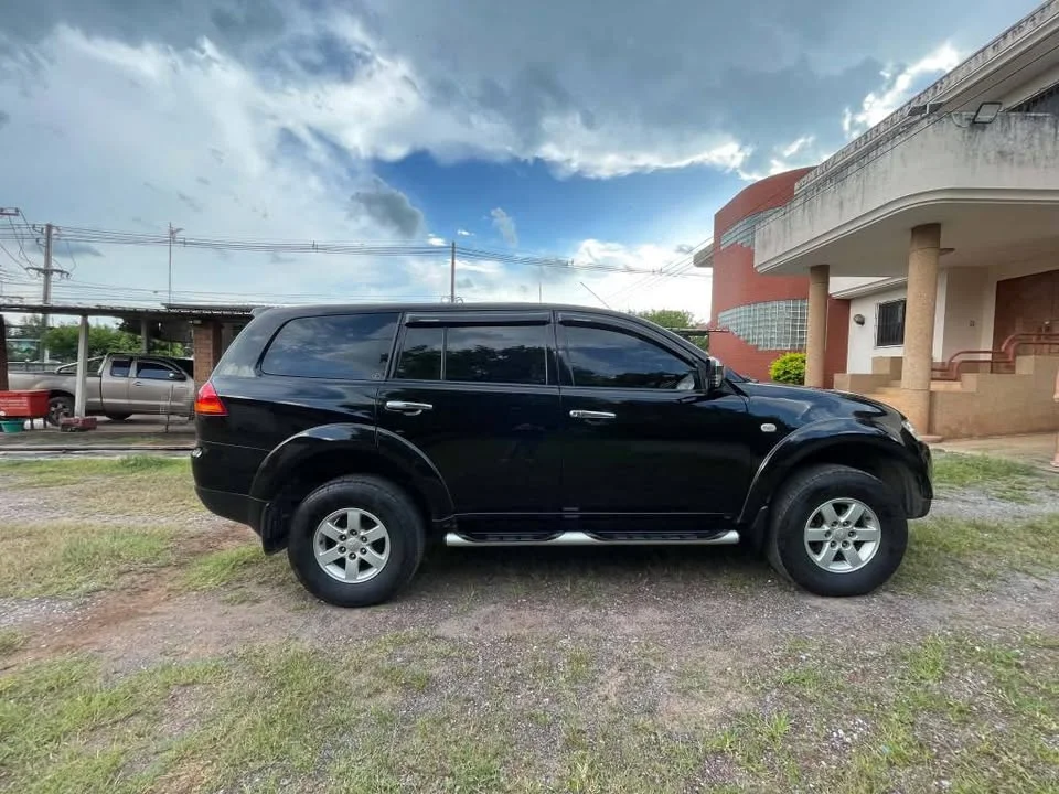 2010 Mitsubishi Pajero Sport II 2