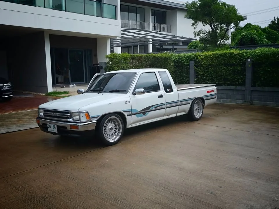 1990 Toyota Hilux Mighty-X V 3