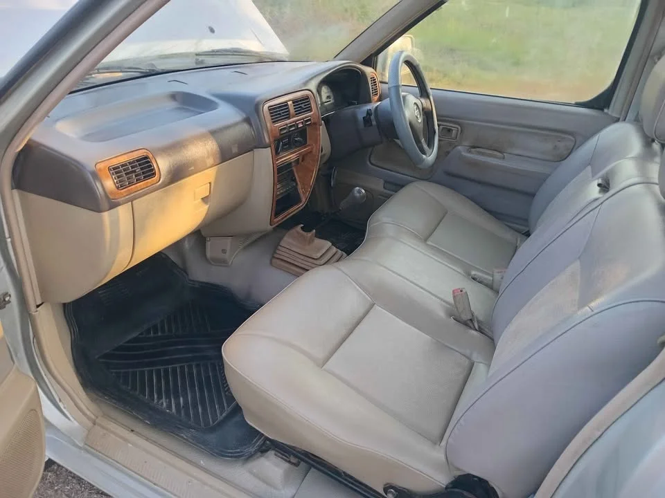 2003 Nissan Frontier I 3