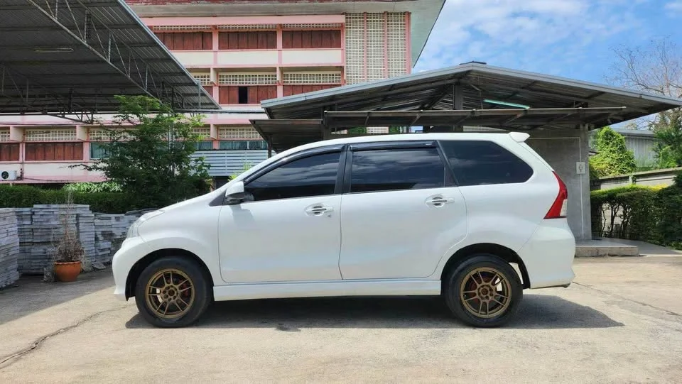 2013 Toyota Avanza II 3