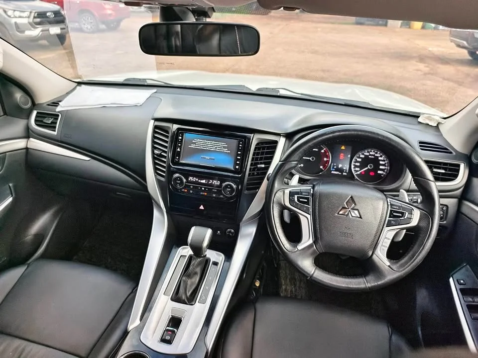 2016 Mitsubishi Pajero Sport III 2