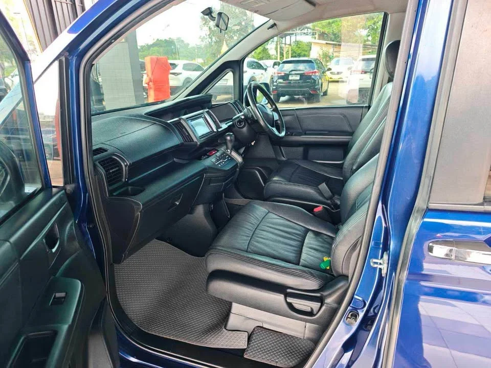 2012 Honda Stepwgn IV 3