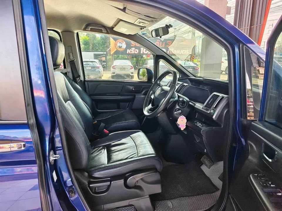 2012 Honda Stepwgn IV 2