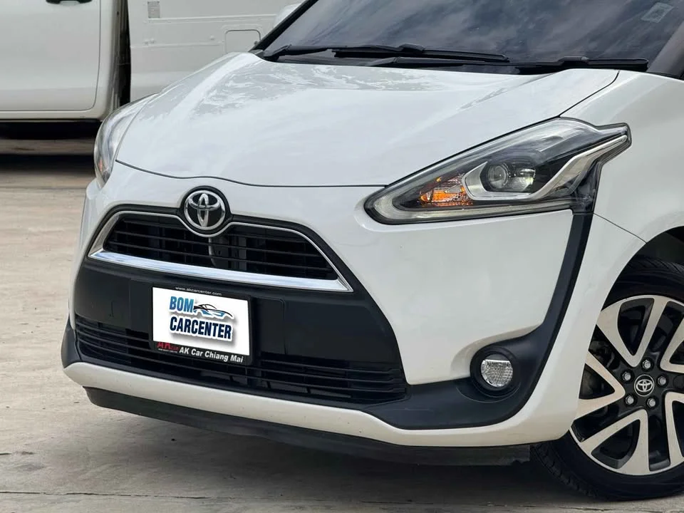 2017 Toyota Sienta II 2