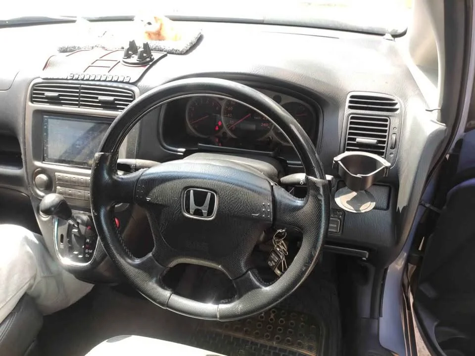 2004 Honda Stream I 3
