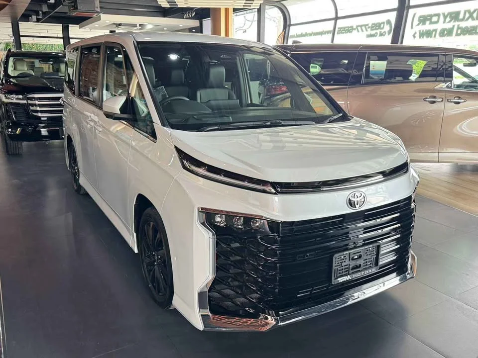 2026 Toyota Voxy IV 2
