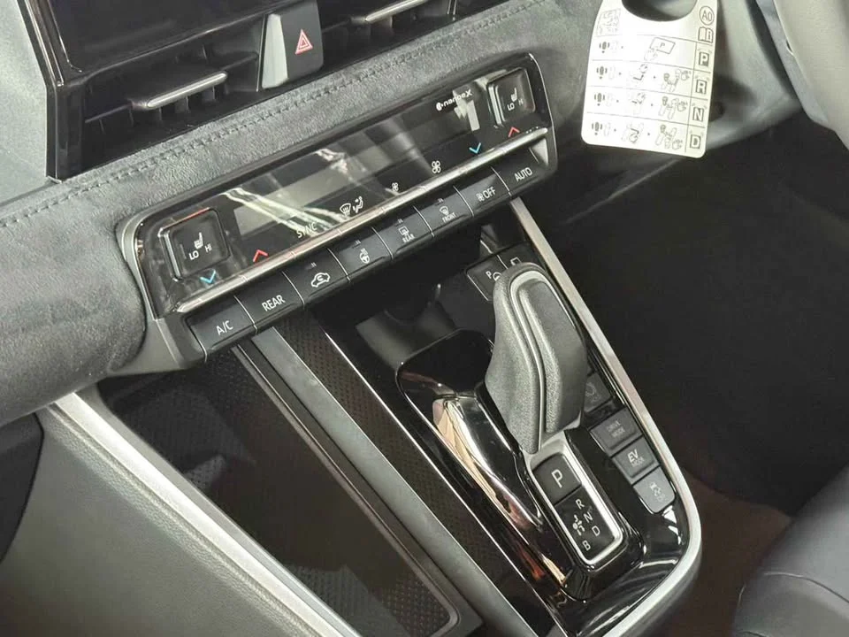 2026 Toyota Voxy IV 3