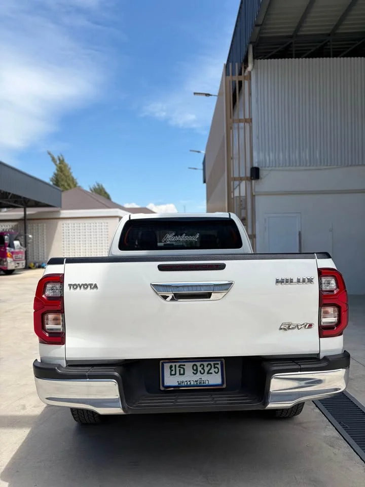 2021 Toyota Hilux VIII 2