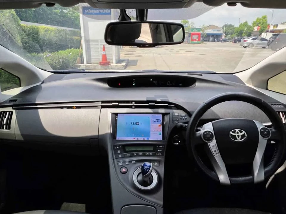2011 Toyota Prius III 3