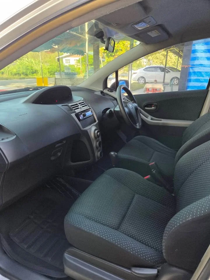 2006 Toyota Yaris II 2