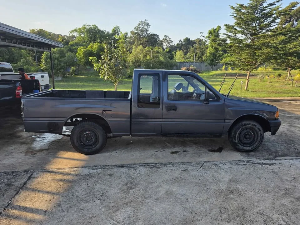 1990 Isuzu TFR III 2