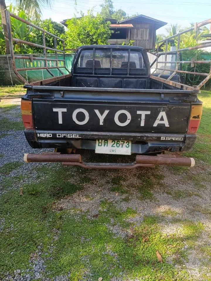 1990 Mitsubishi Triton II 3