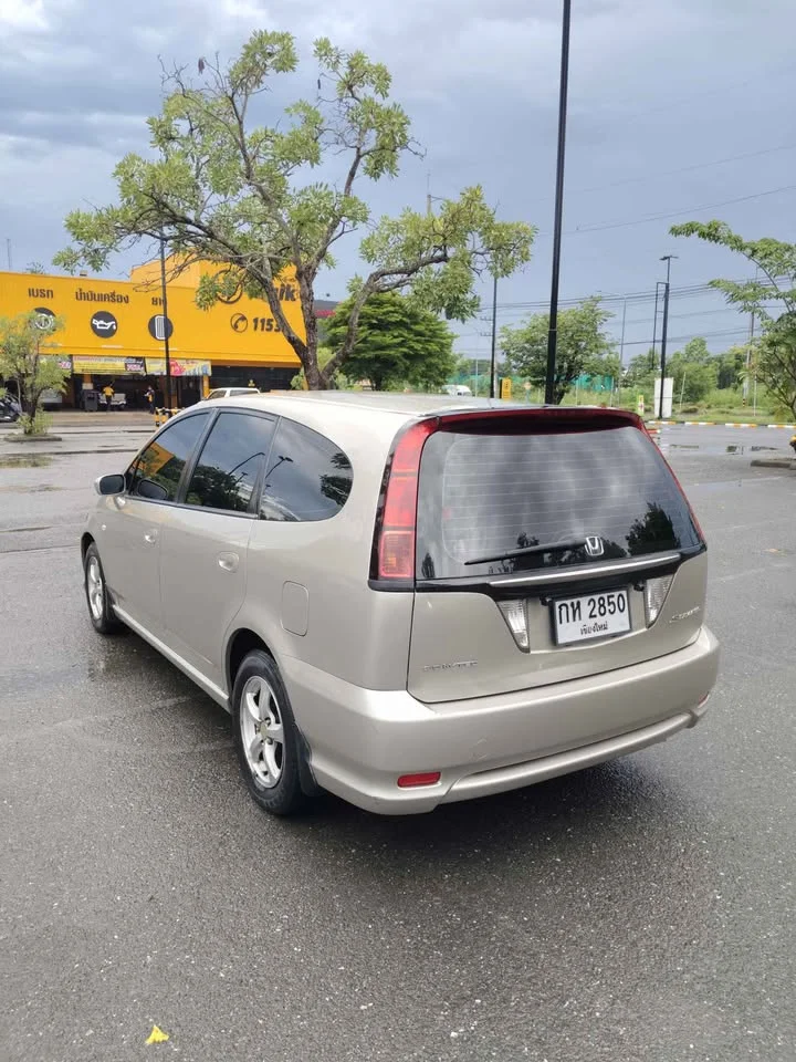 2005 Honda Stream I 3